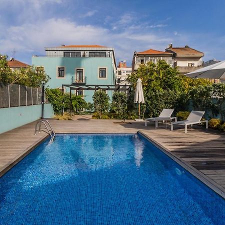 Lovelystay - Downtown Studio With Pool, Ac And Balcony Porto Bagian luar foto