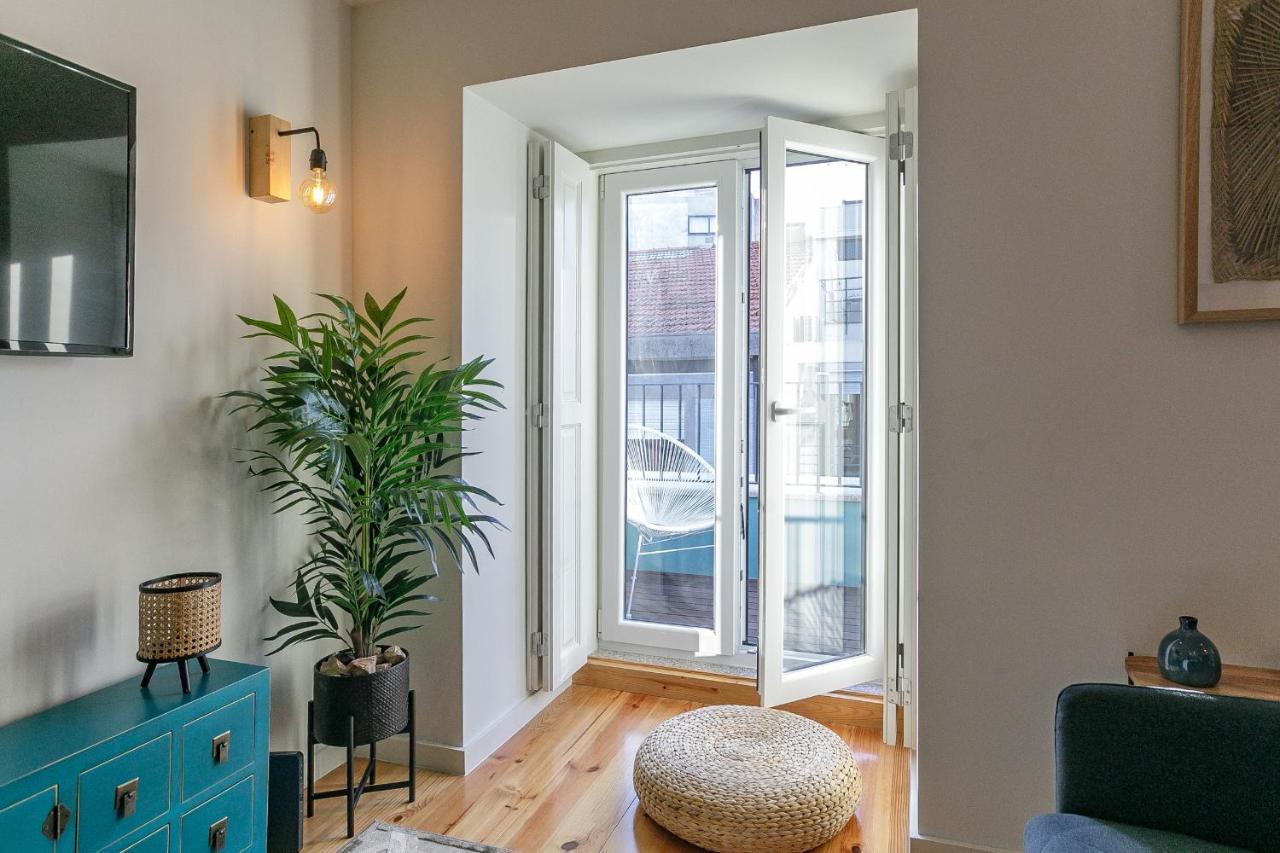 Lovelystay - Downtown Studio With Pool, Ac And Balcony Porto Bagian luar foto