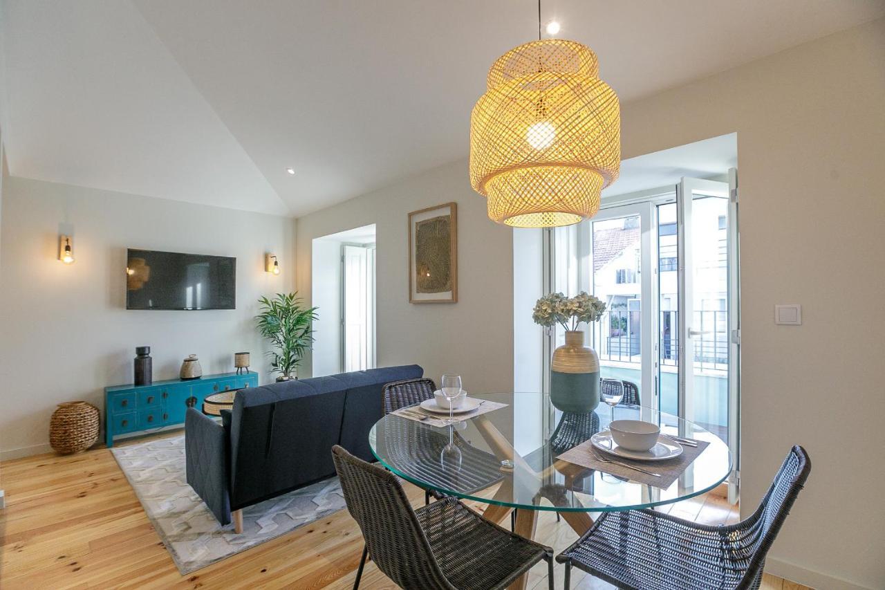 Lovelystay - Downtown Studio With Pool, Ac And Balcony Porto Bagian luar foto