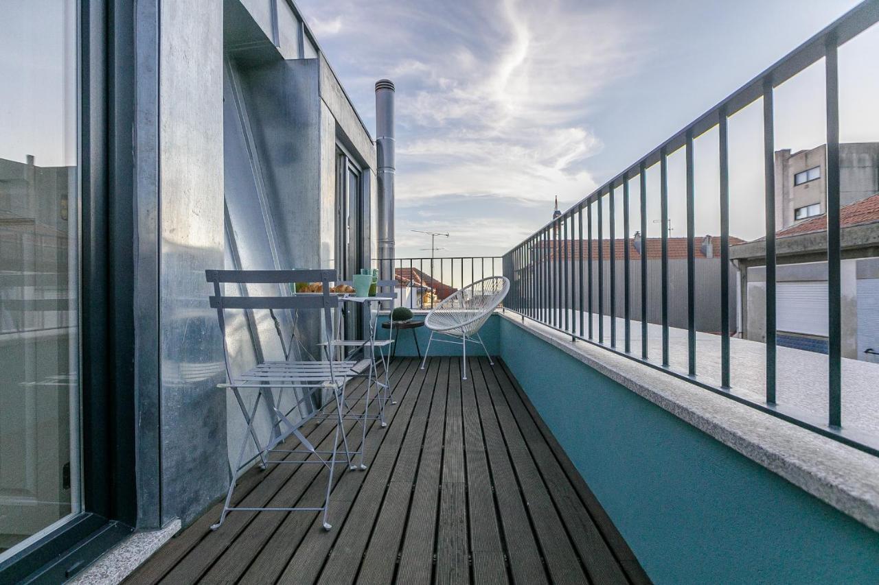 Lovelystay - Downtown Studio With Pool, Ac And Balcony Porto Bagian luar foto