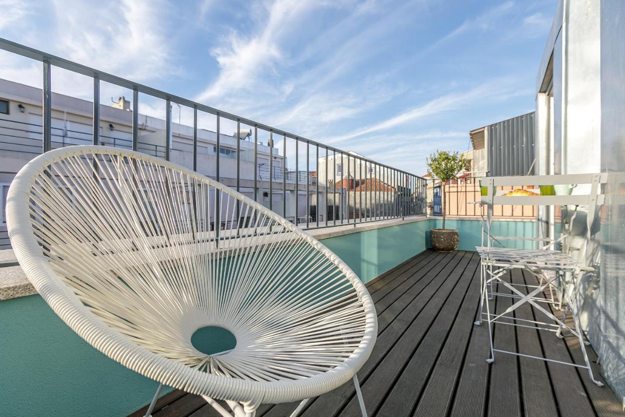 Lovelystay - Downtown Studio With Pool, Ac And Balcony Porto Bagian luar foto