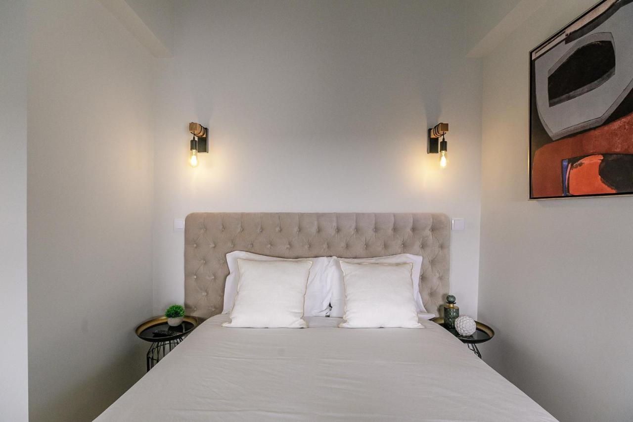 Lovelystay - Downtown Studio With Pool, Ac And Balcony Porto Bagian luar foto