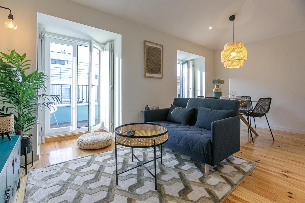 Lovelystay - Downtown Studio With Pool, Ac And Balcony Porto Bagian luar foto