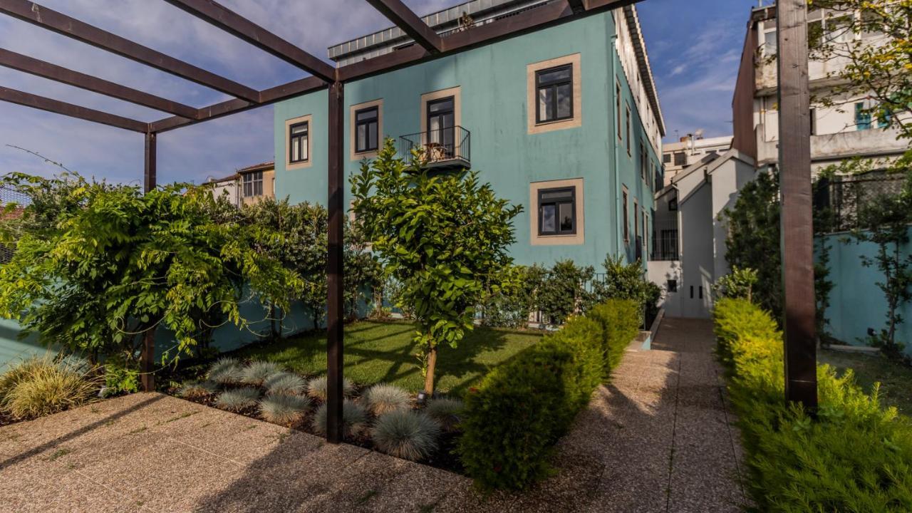 Lovelystay - Downtown Studio With Pool, Ac And Balcony Porto Bagian luar foto