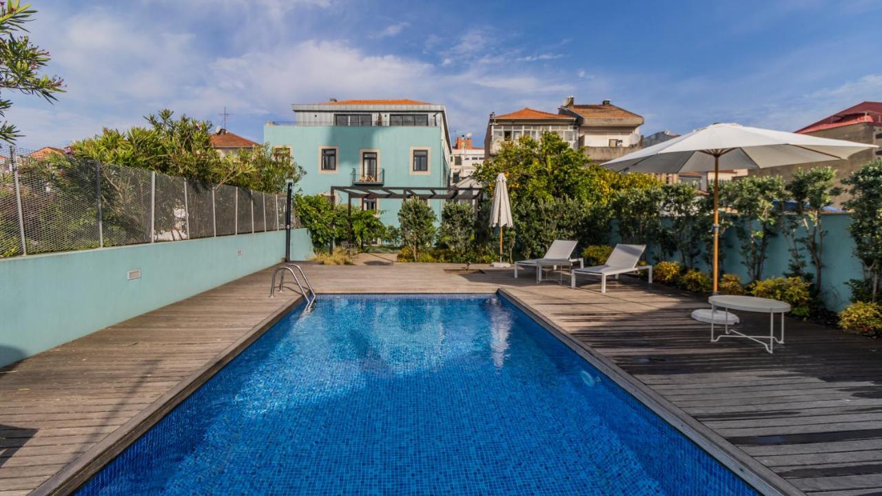 Lovelystay - Downtown Studio With Pool, Ac And Balcony Porto Bagian luar foto