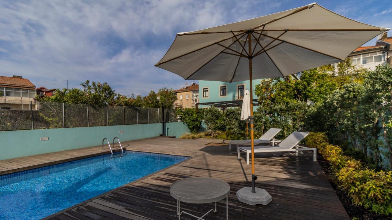 Lovelystay - Downtown Studio With Pool, Ac And Balcony Porto Bagian luar foto